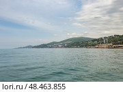 Побережье города Сочи на фоне гор. Кудепста. Адлер. Стоковое фото, фотограф Юлия Кутыгина / Фотобанк Лори