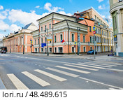 Улица Пречистенка, дома 23/16 и 21. Москва. Россия. Редакционное фото, фотограф E. O. / Фотобанк Лори