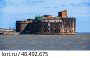 Fort Emperor Alexander the First Kronstadt. View from a boat on Fort Alexander the First in Kronstadt in the waters of the Gulf of Finland. Island of forts. Стоковое фото, фотограф Оксана Медведева / Фотобанк Лори