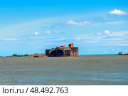 Fort Emperor Alexander the First Kronstadt. View from a boat on Fort Alexander the First in Kronstadt in the waters of the Gulf of Finland. Island of forts. Стоковое фото, фотограф Оксана Медведева / Фотобанк Лори