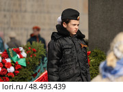 Торжественное возложение цветов на Пискарёвском мемориальном кладбище в честь 80-летия Великой Победы. Редакционное фото, фотограф Роман Рожков / Фотобанк Лори