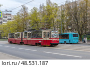 Трамвайный вагон 9 маршрута на проспекте Науки в городе Санкт-Петербурге. Модель ЛВС-86К. Редакционное фото, фотограф Румянцева Наталия / Фотобанк Лори