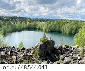 Озеро Светлое в горном парке Рускеала. Мраморный карьер. Республика Карелия (2022 год). Стоковое фото, фотограф Ирина Курносова / Фотобанк Лори
