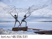 Sculpture Fishermen on the embankment Petrozavodsk. Редакционное фото, фотограф Юлия Бабкина / Фотобанк Лори