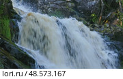 Yukankoski waterfall on the river Kulismayoki Karelia. Стоковое видео, видеограф Михаил Коханчиков / Фотобанк Лори