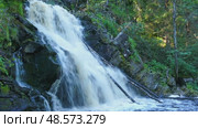 Yukankoski waterfall on the river Kulismayoki Karelia. Стоковое видео, видеограф Михаил Коханчиков / Фотобанк Лори