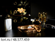 Still life with beads, perfume, lacquered cabinet and glasses. Стоковое фото, фотограф Сергей Фролов / Фотобанк Лори