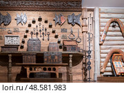 Коллекция ключей, колокольчиков, шкатулок. Крестьянское сословие. Экспозиция Музея сословий России в галерее Ильи Глазунова. Москва. Редакционное фото, фотограф Pukhov K / Фотобанк Лори