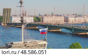 Saint-Petersburg, Russia - Jun 25 2023, 4k, aerial view of the divorced Trinity bridge through the masts of a sailboat, Neva river, Saint-Petersburg, Russia. Стоковое видео, видеограф Сергей Богомяко / Фотобанк Лори