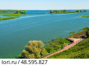 Picturesque landscape of the Volga River flood and green islands on it. Russia. Стоковое фото, фотограф Константин Лабунский / Фотобанк Лори
