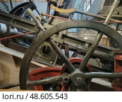 Механизм паровой машины корабля на пароходе «Св. Николай». Музей в Красноярске. Редакционное фото, фотограф Михаил Павлов / Фотобанк Лори