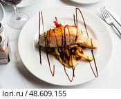 Appetizing salmon with stewed vegetables. Стоковое фото, фотограф Яков Филимонов / Фотобанк Лори
