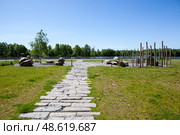 Парк валунов на берегу реки Мухавец. Городской сад. Брест. Беларусь (2024 год). Стоковое фото, фотограф Сергей Афанасьев / Фотобанк Лори