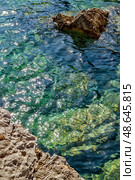 Морское скалистое побережье с лазурной прозрачной водой (2012 год). Стоковое фото, фотограф Бродовой Дмитрий / Фотобанк Лори