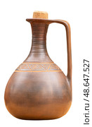 Старый глиняный кувшин на белом фоне. Clay jug handmade isolated on white. Стоковое фото, фотограф Татьяна Д / Фотобанк Лори
