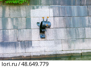 KRONSTADT, SAINT PETERSBURG, RUSSIA - 11 JUNE, 2015 Monument to the blockade stickleback. The only monument in the world in honor of this little fish. Редакционное фото, фотограф Оксана Медведева / Фотобанк Лори
