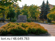 Submariners' Square with a monument to the memory of sailors-submariners of the city of Kronstadt. square and the monument are dedicated to the Baltic Fleet submariners who fought for Leningrad during the blockade. Стоковое фото, фотограф Оксана Медведева / Фотобанк Лори