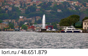 Фонтан на озере Комо в Италии. Май. Пасмурный день. Fountain on Lake Como in Italy. May. It's a nasty day. (2023 год). Редакционное фото, фотограф Горшков Александр / Фотобанк Лори