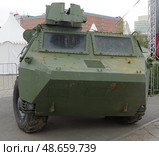 Бронетранспортёр VAB (производства Франции). Выставка трофейной техники СВО, ЦПКиО Маяковского, Екатеринбург. Редакционное фото, фотограф Алексей Иванов / Фотобанк Лори