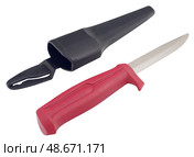 Туристический нож с пластмассовыми ножнами на белом фоне. Tourist knife with sheath on white background background. Стоковое фото, фотограф Татьяна Д / Фотобанк Лори