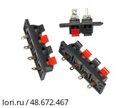 Зажимные колодки для соединения проводов на белом фоне.  Clamping blocks for connecting wires on white background. Стоковое фото, фотограф Татьяна Д / Фотобанк Лори