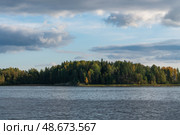 Lake Ladoga near the village Lumivaara on a sunny autumn day, Ladoga skerries, Lakhdenpokhya, Republic of Karelia, Russia. Стоковое фото, фотограф Ula Ulachka / Фотобанк Лори