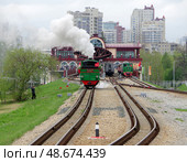 Паровоз Гр-318 движется тендером вперед по станции Екатеринбург-Детский, Екатеринбургская ДЖД, Свердловская область. Редакционное фото, фотограф Алексей Иванов / Фотобанк Лори