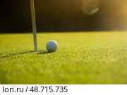 Closeup Golf ball on green grass on course. Стоковое фото, фотограф Sebastian Duda / PantherMedia / Фотобанк Лори