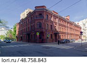 Старый жилой дом. Большой Палашёвский переулок, 5/1, Москва, Россия, солнечный день в мае. Редакционное фото, фотограф Сергей Рыбин / Фотобанк Лори