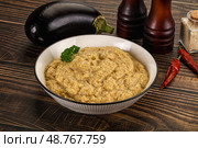 Eggplant dip - Mutabal with tahini paste. Стоковое фото, фотограф Андрей Старостин / Фотобанк Лори