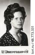Девушка в платье в горошек, фотопортрет в студии, 1960-1970-е гг, СССР. Стоковое фото, фотограф Retro / Фотобанк Лори