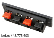 Зажимные колодки для соединения проводов на белом фоне.  Clamping blocks for connecting wires on white background. Стоковое фото, фотограф Татьяна Д / Фотобанк Лори