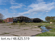Руины авиабазы Нойтиф на Балтийской косе. Старые немецкие ангары для гидросамолетов. Балтийск, Калининградская область. Стоковое фото, фотограф Дымов Игорь / Фотобанк Лори