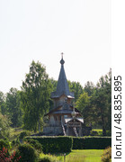 Старый храм в лесу. Стоковое фото, фотограф Александр Лубенцов / Фотобанк Лори