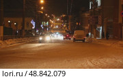 Christmas town in Russia illuminations transport winter frost snow. Стоковое видео, видеограф Алексей Сергеев / Фотобанк Лори