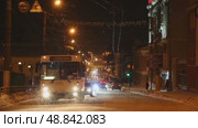 Christmas town in Russia illuminations transport winter frost snow. Стоковое видео, видеограф Алексей Сергеев / Фотобанк Лори