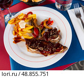 Grill dish Churasco of beef with barbecue sauce with vegetables. Стоковое фото, фотограф Яков Филимонов / Фотобанк Лори