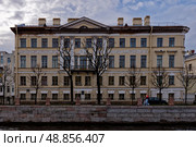 Дом Серебряковых (Дом купца Евсевьева), 1812. Архитектор: Готлиб-Христофор Паульсен. Санкт-Петербург,  Набережная реки Фонтанки, дом 35. Редакционное фото, фотограф Александр Селезнев / Фотобанк Лори