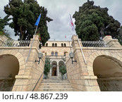 Entrance to the Austrian Hospice. Редакционное фото, фотограф Irina Opachevsky / Фотобанк Лори