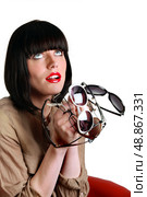 Woman holding  sunglasses. Стоковое фото, агентство Ingram Publishing / Фотобанк Лори