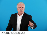 Stern businessman pointing. Стоковое фото, агентство Ingram Publishing / Фотобанк Лори