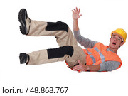 Labourer falling backwards. Стоковое фото, агентство Ingram Publishing / Фотобанк Лори