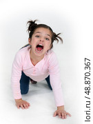 child girl on all fours is screaming. Стоковое фото, агентство Ingram Publishing / Фотобанк Лори