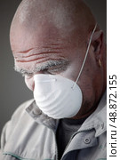 Man wearing a face mask. Стоковое фото, агентство Ingram Publishing / Фотобанк Лори