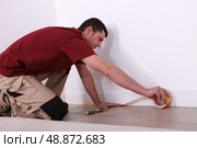 tiler working. Стоковое фото, агентство Ingram Publishing / Фотобанк Лори