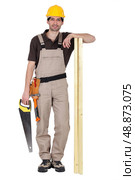 Portrait of a carpenter with a handsaw. Стоковое фото, агентство Ingram Publishing / Фотобанк Лори