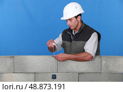 According to the plumb-bob it&rsquo;s ok. Стоковое фото, агентство Ingram Publishing / Фотобанк Лори