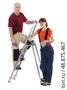 A tiler and his apprentice. Стоковое фото, агентство Ingram Publishing / Фотобанк Лори
