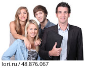 Adult and teenagers smiling. Стоковое фото, агентство Ingram Publishing / Фотобанк Лори
