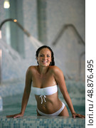 woman relaxing in a spa center pool. Стоковое фото, агентство Ingram Publishing / Фотобанк Лори
